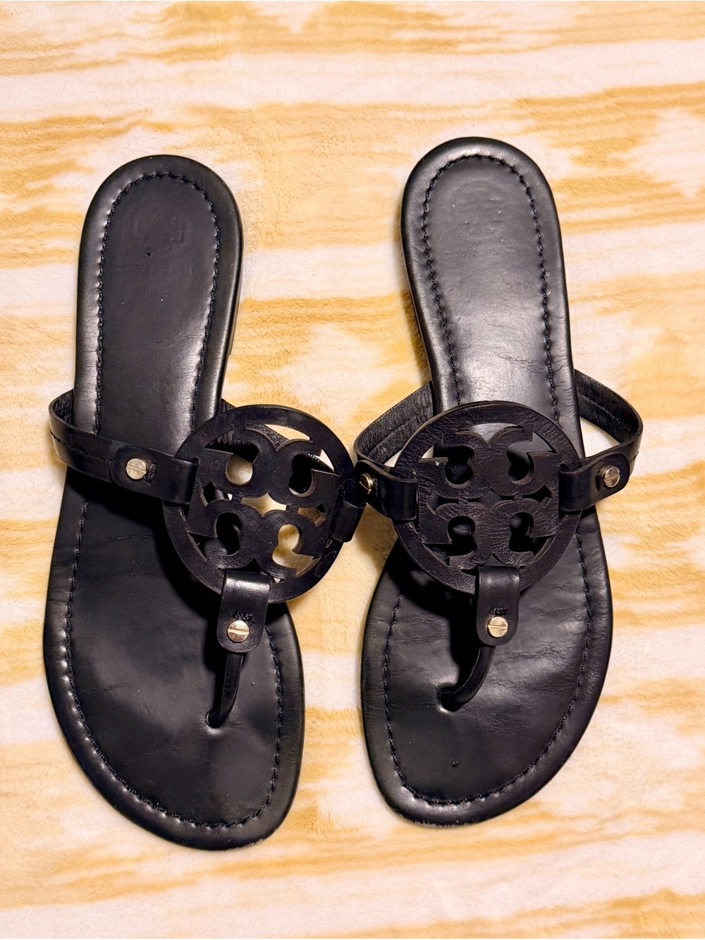 Tory Burch Black Leather Logo Thong Sandals size 10 - Picture 4 of 6